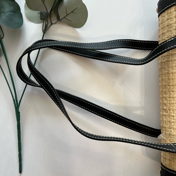 Chic Black and Tan Woven Shoulder Bag - Picture 4 of 12